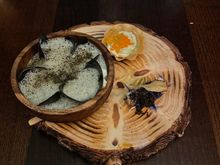 Mussles: It is like tasting the sea, with good balance from the other two bites. People who do not like seafood will not like this dish. 