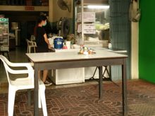 Tables only for single customers, not even father or mother with kid.