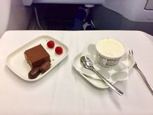 Chocolate cake and HD as dessert. For once, the ice cream was served in right temperature, so not rock solid as usual.
