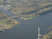 Brug over Zijkanaal C.