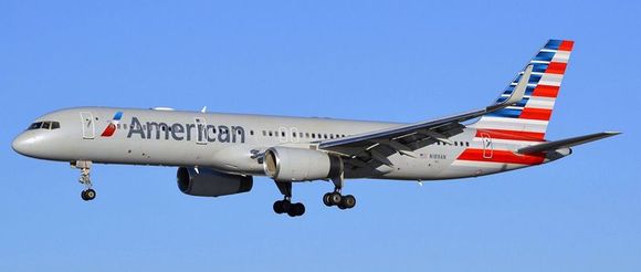 AA 757-223 on final approach, final color scheme.