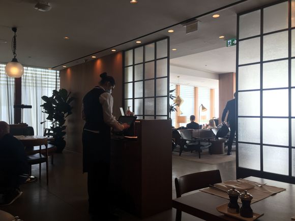 Another visit at Cathay Pacific first class lounge Heathrow 