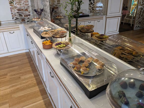 All-day snackin': 1000-1700. Ham&cheese minis, ten plates of pastries/bakery items, four nuts, two chips, a fruit bowl and more.
