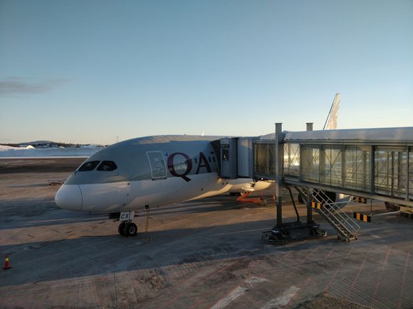 QR dreamliner A7-BCX in OSL