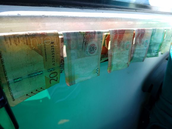 Money laundered in Lake Titicaca - drying the filthy (no more) lucre ;-)