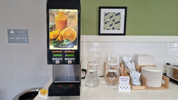 Normally I would skip this kind of orange juice, especially when served in a plastic cup. But for the purpose of this review, I can say: it tasted as expected.