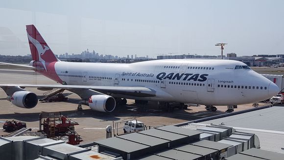 QF 27 SYD-SCL B747-400 Longreach