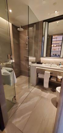 Full bathroom off of living/dining room