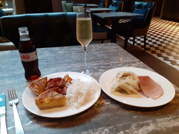 Small selection of evening canapes ( tasted better than it looked), quiche and ragtout with rice, prosecco.