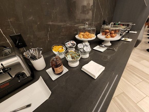 M-club breakfast (scrambled eggs, bacon, bagels, other carbs)