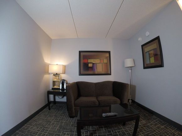 Living room / Crowne Plaza Milwaukee South