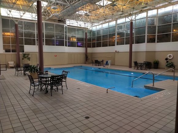 Pool / Crowne Plaza Chicago O'Hare