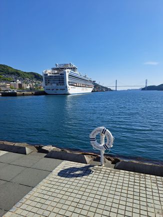 The Seaside park ( close to the Glover garden) mid afternoon. Beautiful park and the cruise ship with the suspension bridge in the distance. Did like the blue and white Nagasaki life ring