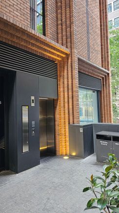 Level 1 Clarence St
