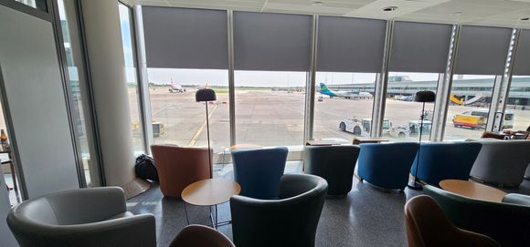 Blue, brown, green and grey seats.  No power points that I could see (gate 37 has a few)