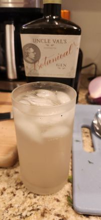 Uncle Val's gin
Cointreau
FeverTree grapefruit tonic
Polar grapefruit seltzer
