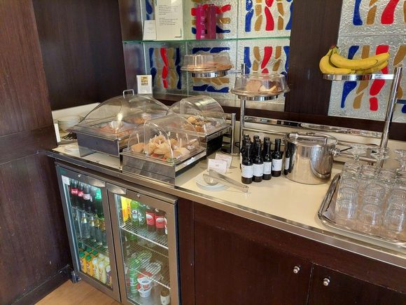 Club Lounge (during afternoon) / Crowne Plaza Athens