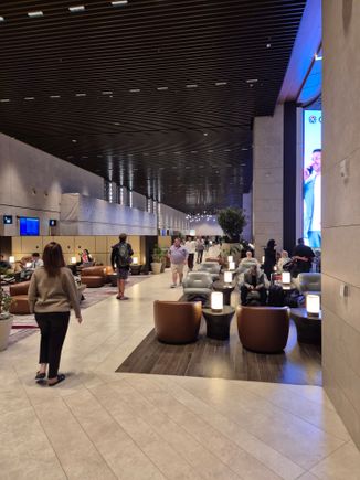 Straight into the Al Mourjan The Garden lounge. Thanks to many youtuber it was easy to find.