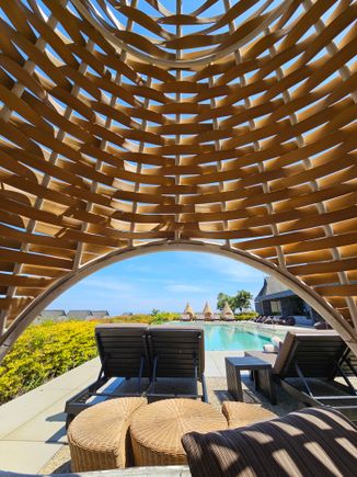 Club InterContinental pool cabana