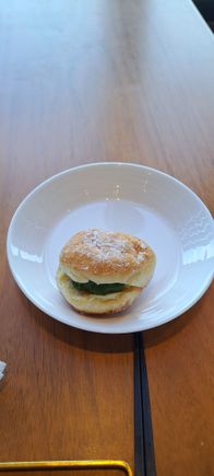 2 chefs came round offering freshly baked donuts  ( very good)