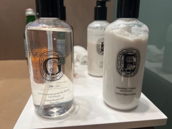 Al Mourjan Lounge Shower Room Toiletries