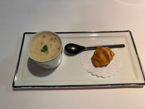 Mushroom soup and bacon croissant 