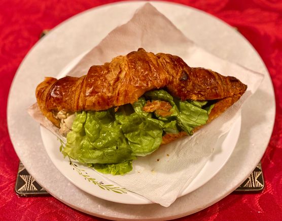 Egg salad croissant 