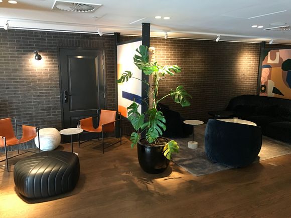 More searing area in the lobby