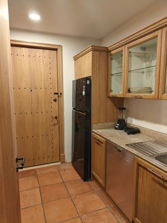 Full Kitchen with separate entrance