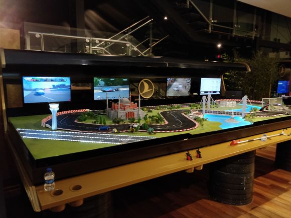 Kids corner, racing table TK lounge IST