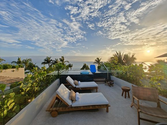 Terrace deck plunge pool