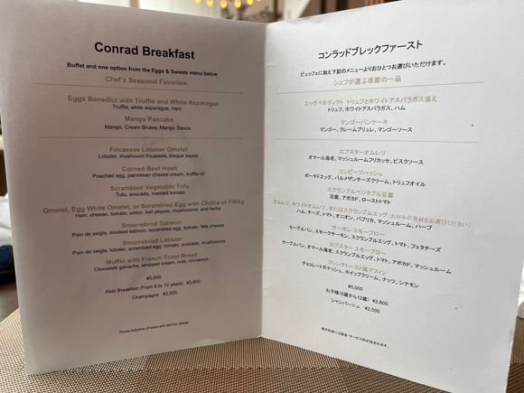 As a diamond member you get the full buffet breakfast plus you can order one dish of the menu.