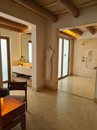 Outdoor shower thru the doors