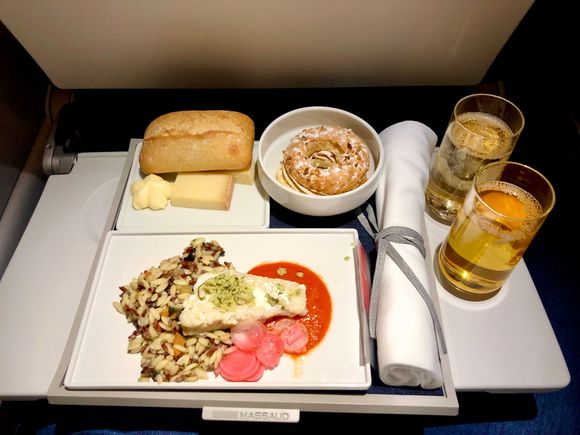 AF1176 CDG-HEL A220. This same meal has been around for a long time and it’s still not good enough for almost three hour flight.
