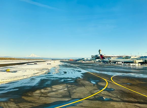Rare snow at PDX