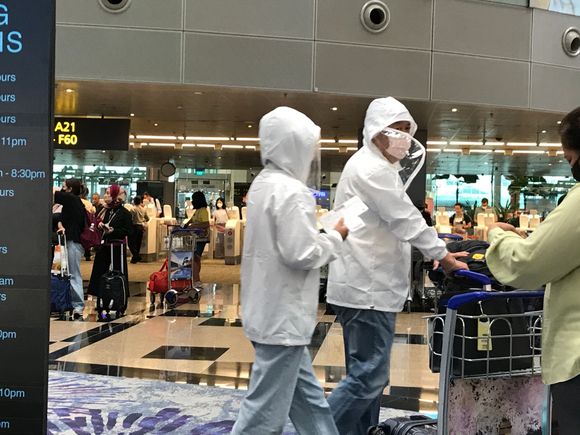 Masks were enforced at the airport but we also spotted them infamous hazz-matt suits : glad to see the romance of travel is still alluring!