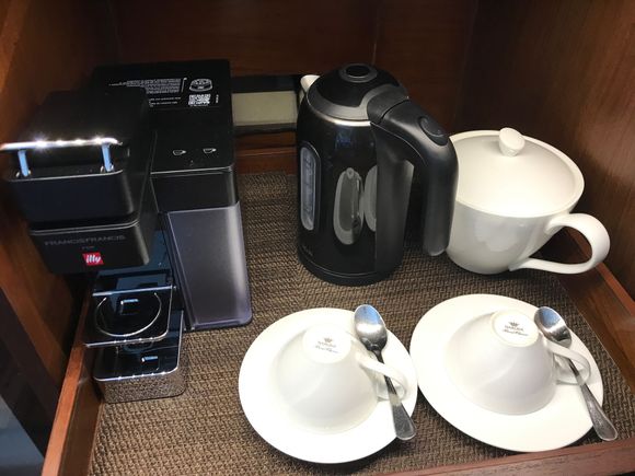 Coffeemachine is Illy = same as IC AMS