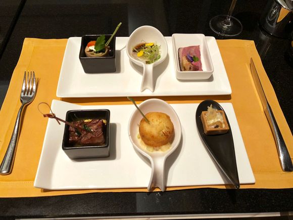 Both Hot and Cold canapés plate. That’s all!