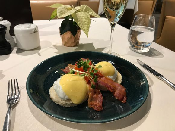 Eggs Benedict 