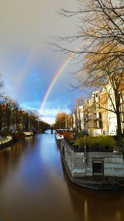 One of the MANY fabulous photo opportunities to be had walking about in AMS...day or night.   (4sec, 24mm, f/13, ISO400 with probably 10 stop ND filter)