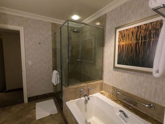 Marquis de Lorne Suite bathroom