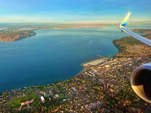 Flying over the Des Moines marina on departure to CHS - AS728 1/29