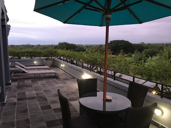 The wraparound terrace on level 7 : the top floor