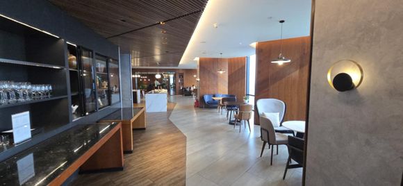 24F lounge seating