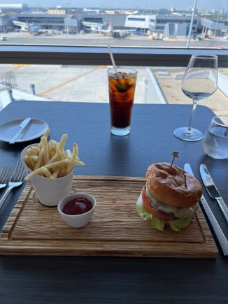 Impossible burger at JFK FFD. It’s was pretty decent. Would order again. 