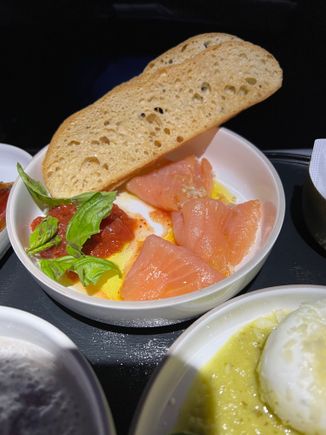 Smoked salmon with tomato conserva, crostini




