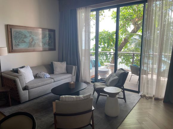 Beach House 1 bdrm suite - living room w/ sleeping sofa