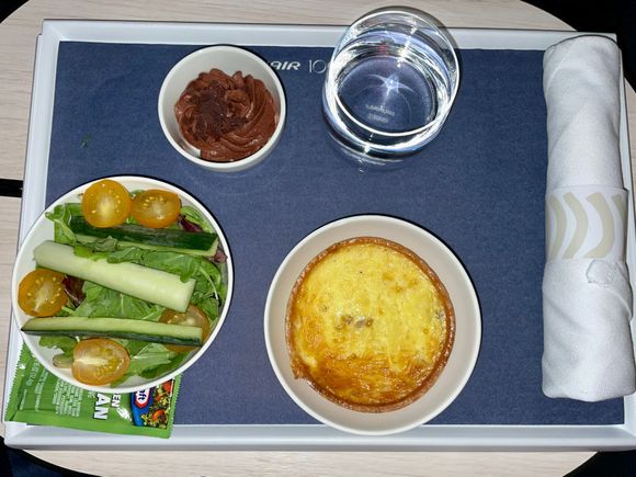 AY JFK-HEL "supper" meal service