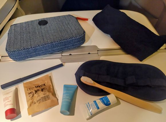 The amenity kit was of a compact size, easy to store in my bag, and contained useful items 