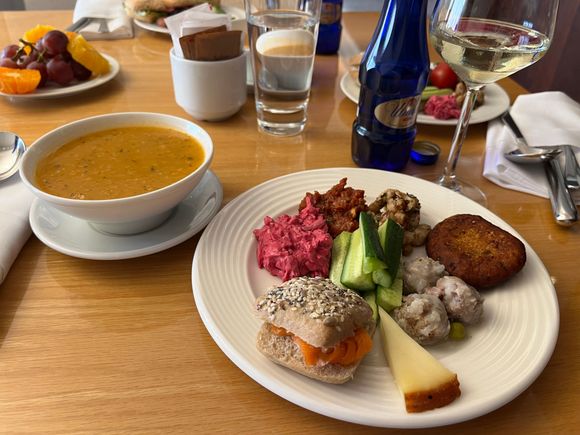 Club Lounge Evening Snacks 